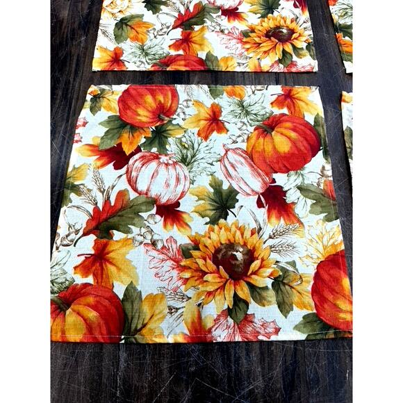 Set Of 4 Fall Napkins ,17x 17, Looks new but no tags - Picture 4 of 11